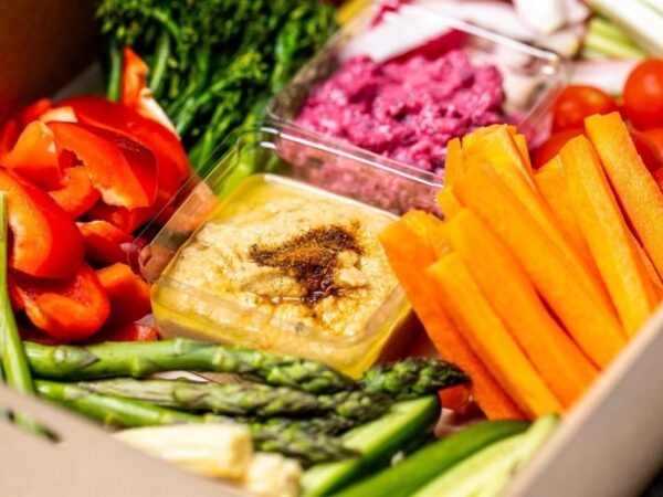 Fresh & Crisp Crudités, Hummus, Beetroot Dip, Gf Crackers